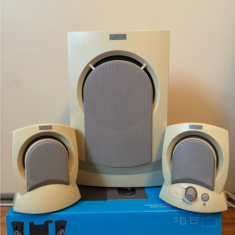 Altec Lansing AVS300 Cream Multimedia Computer Speaker System Sub Woofer